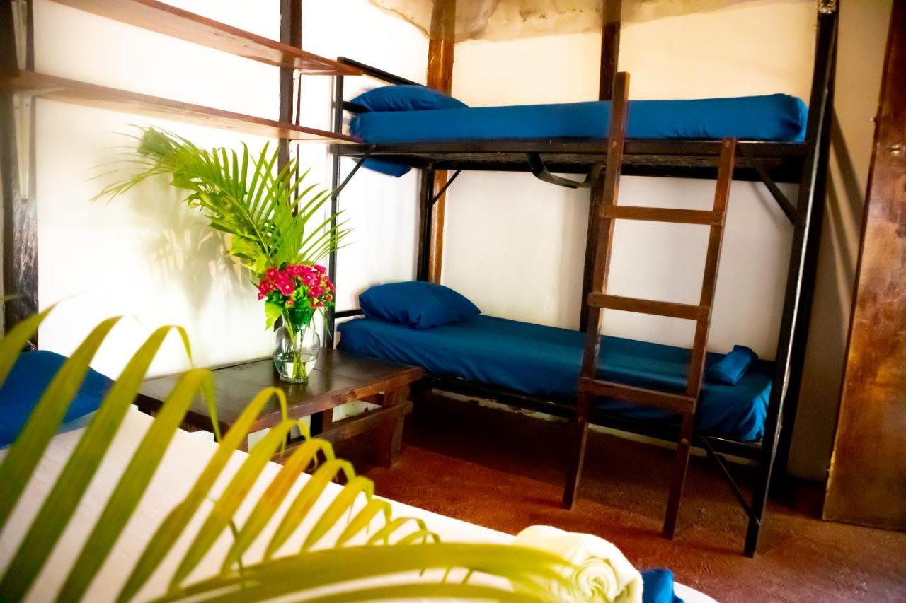 Hostal Shalom ปูแอร์โตเอสกอนดิโด ภายนอก รูปภาพ